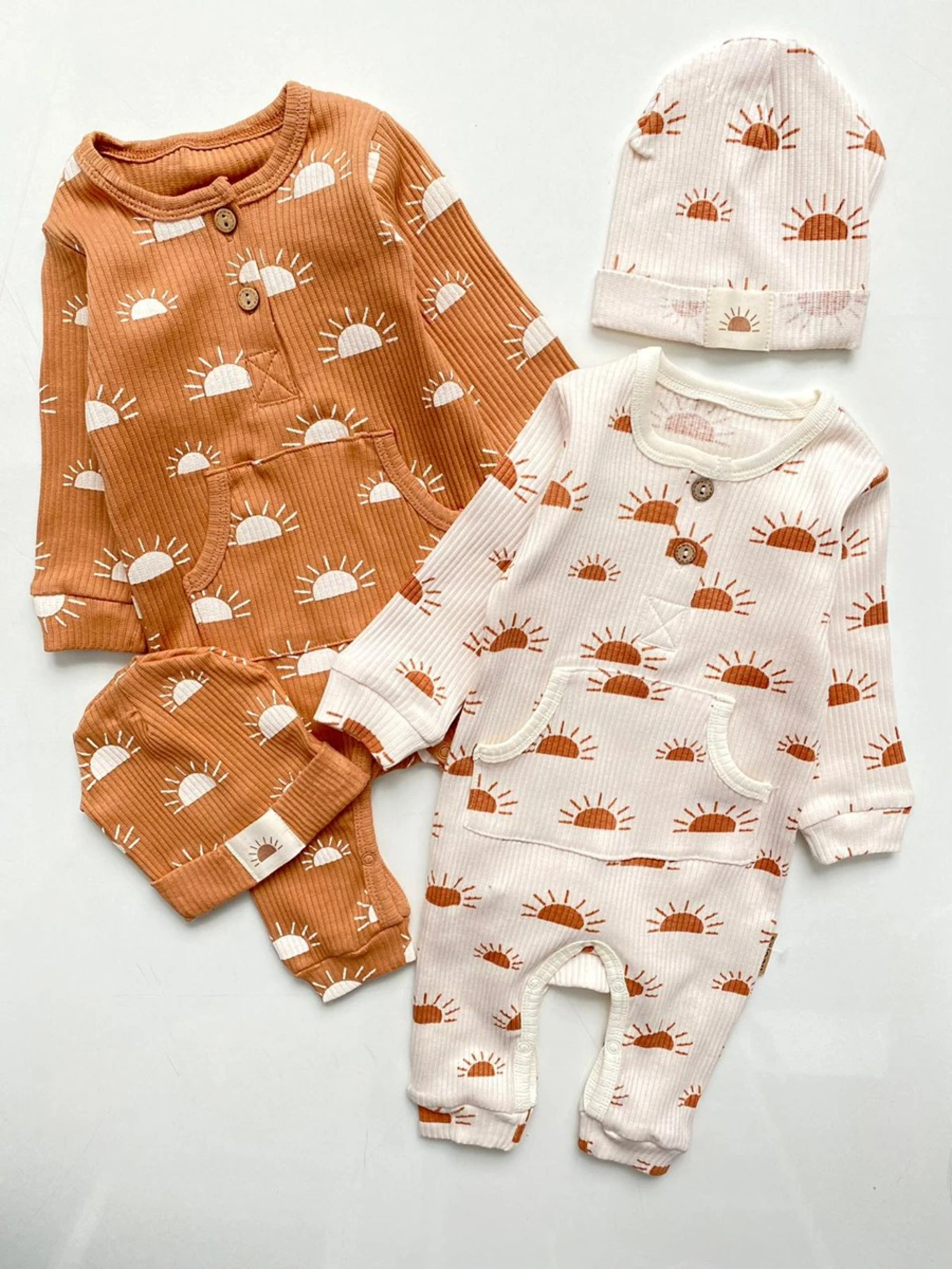 Güneş Detaylı Ribanalı Şapkalı Unısex Tulum