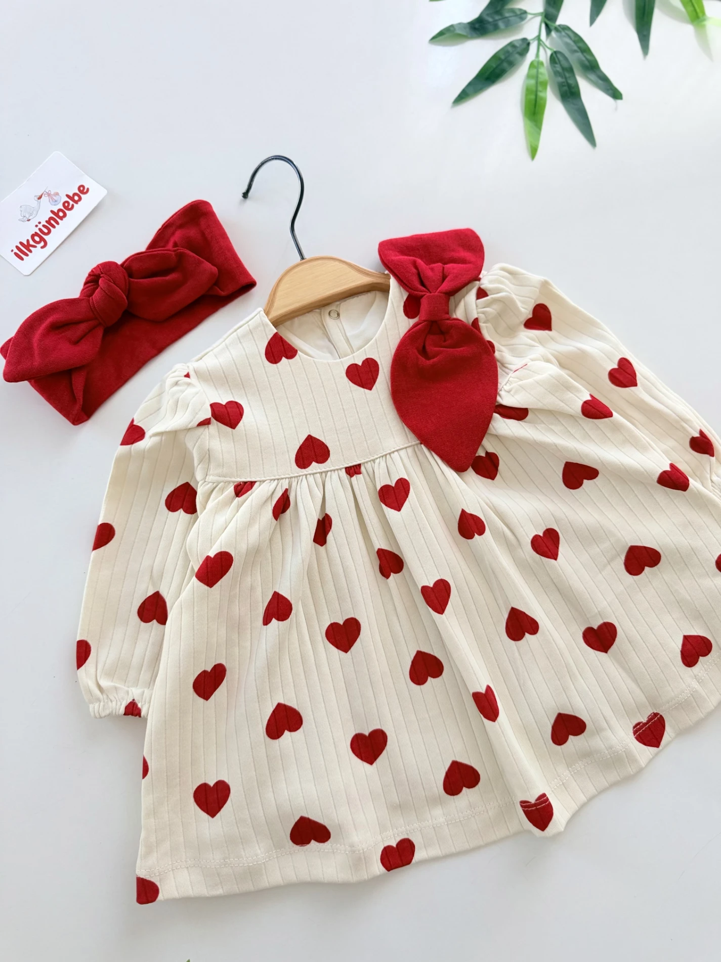 Büyük Kalp Desenli Fiyonk Detaylı Bandanalı %100 Pamuk Elbise Set