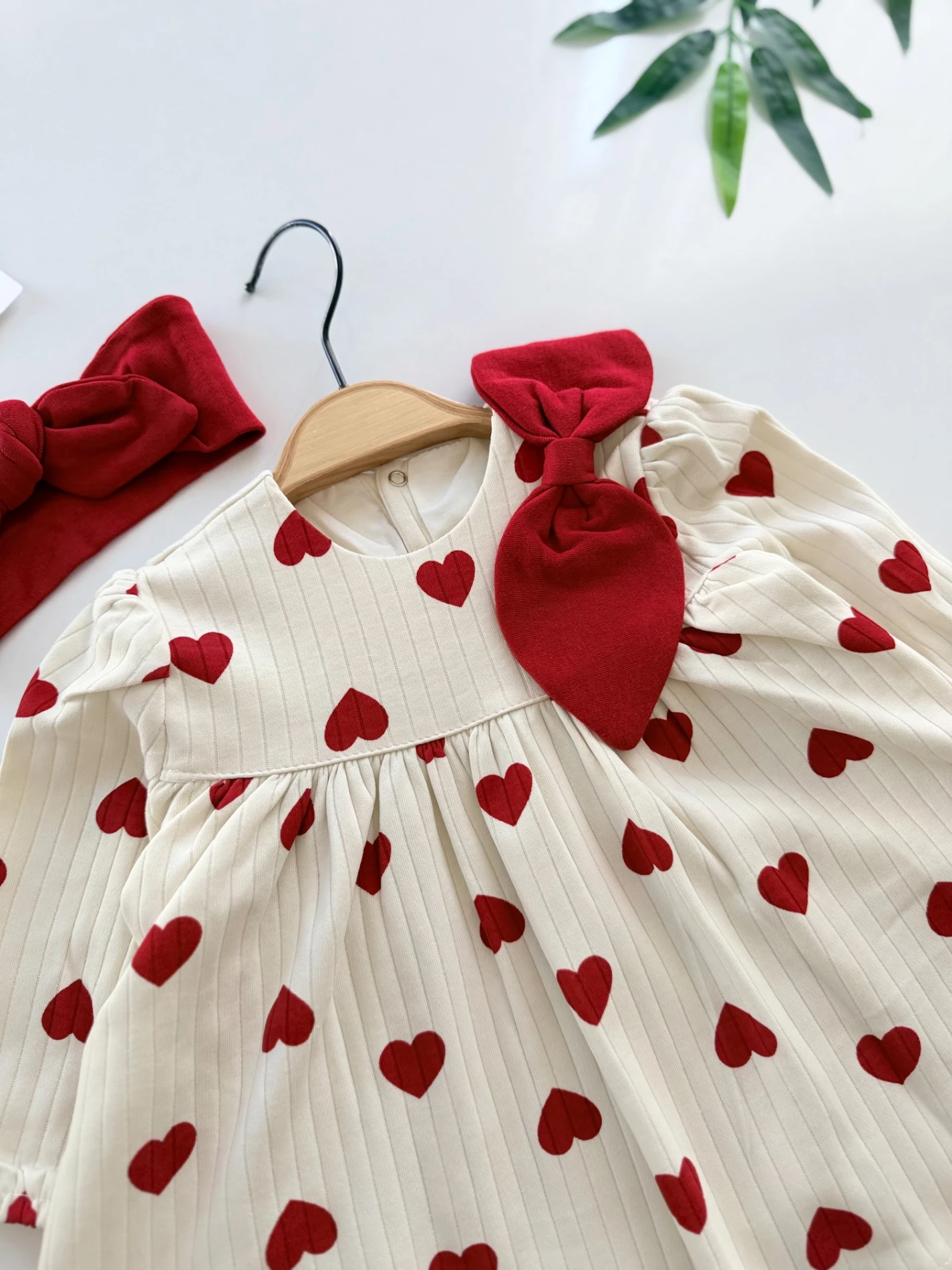 Büyük Kalp Desenli Fiyonk Detaylı Bandanalı %100 Pamuk Elbise Set