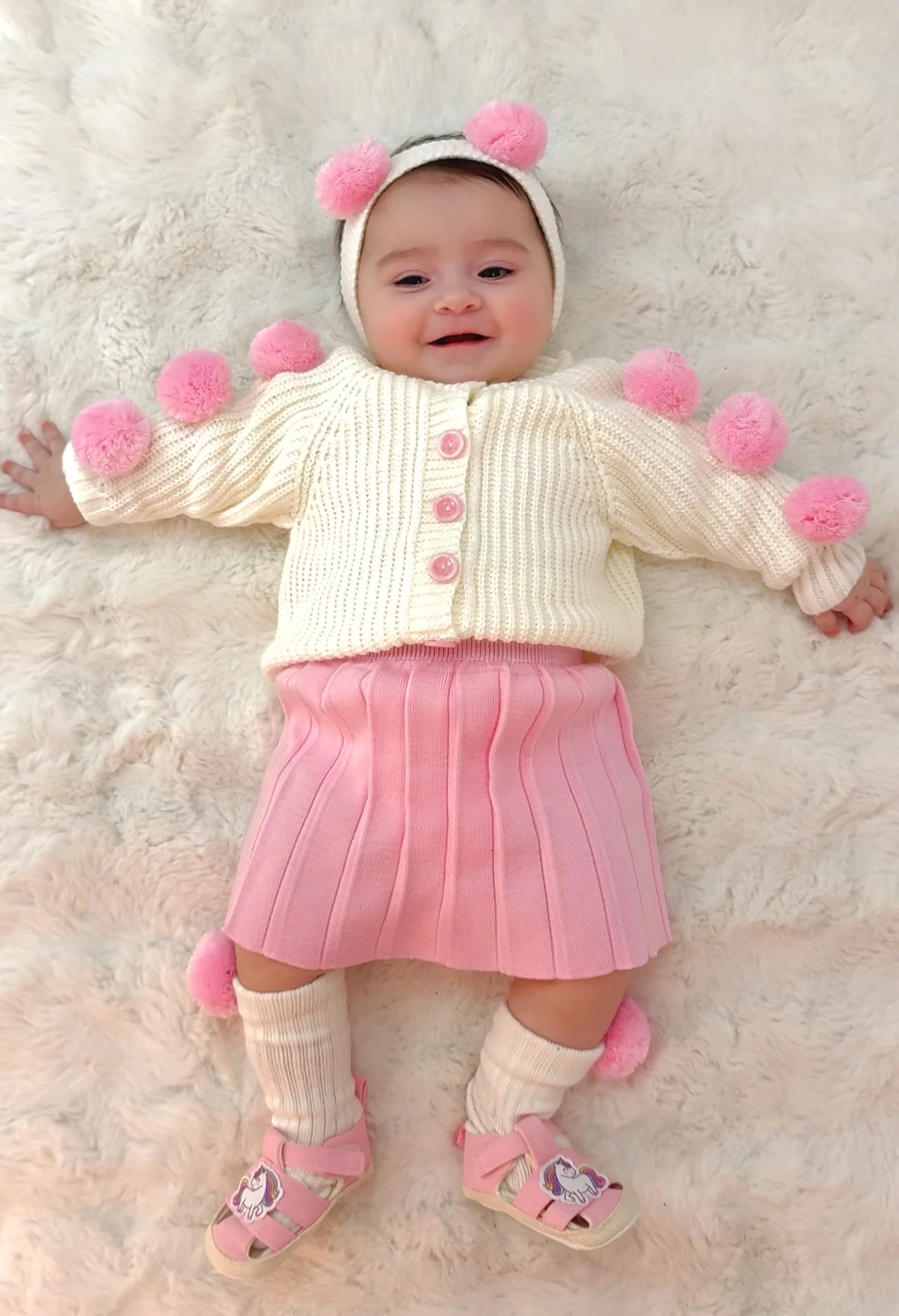 Ponponlu Selanik Örgüsü Hırkalı Triko Etekli Bandana & Çorap 4’lü Set