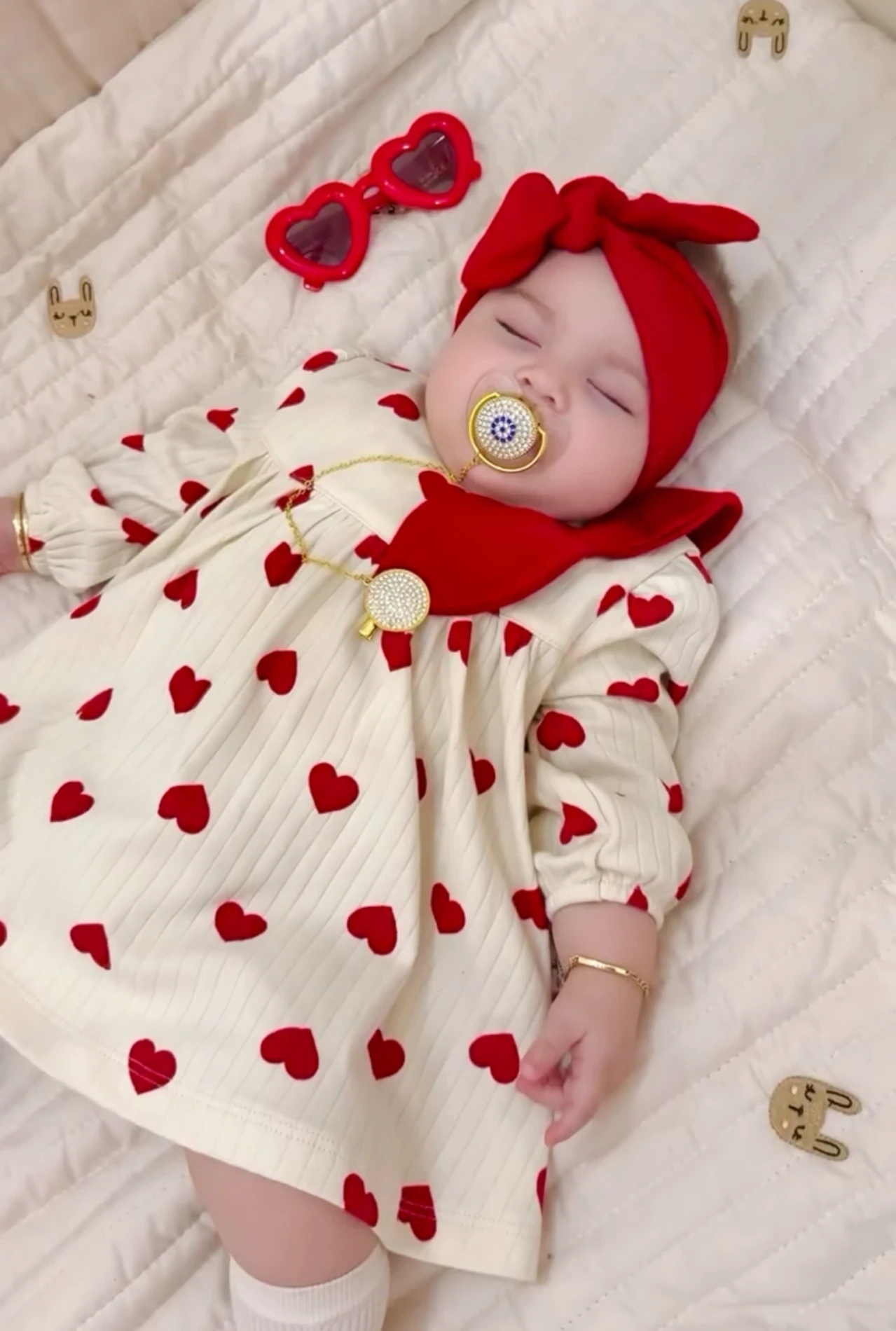 Büyük Kalp Desenli Fiyonk Detaylı Bandanalı %100 Pamuk Elbise Set