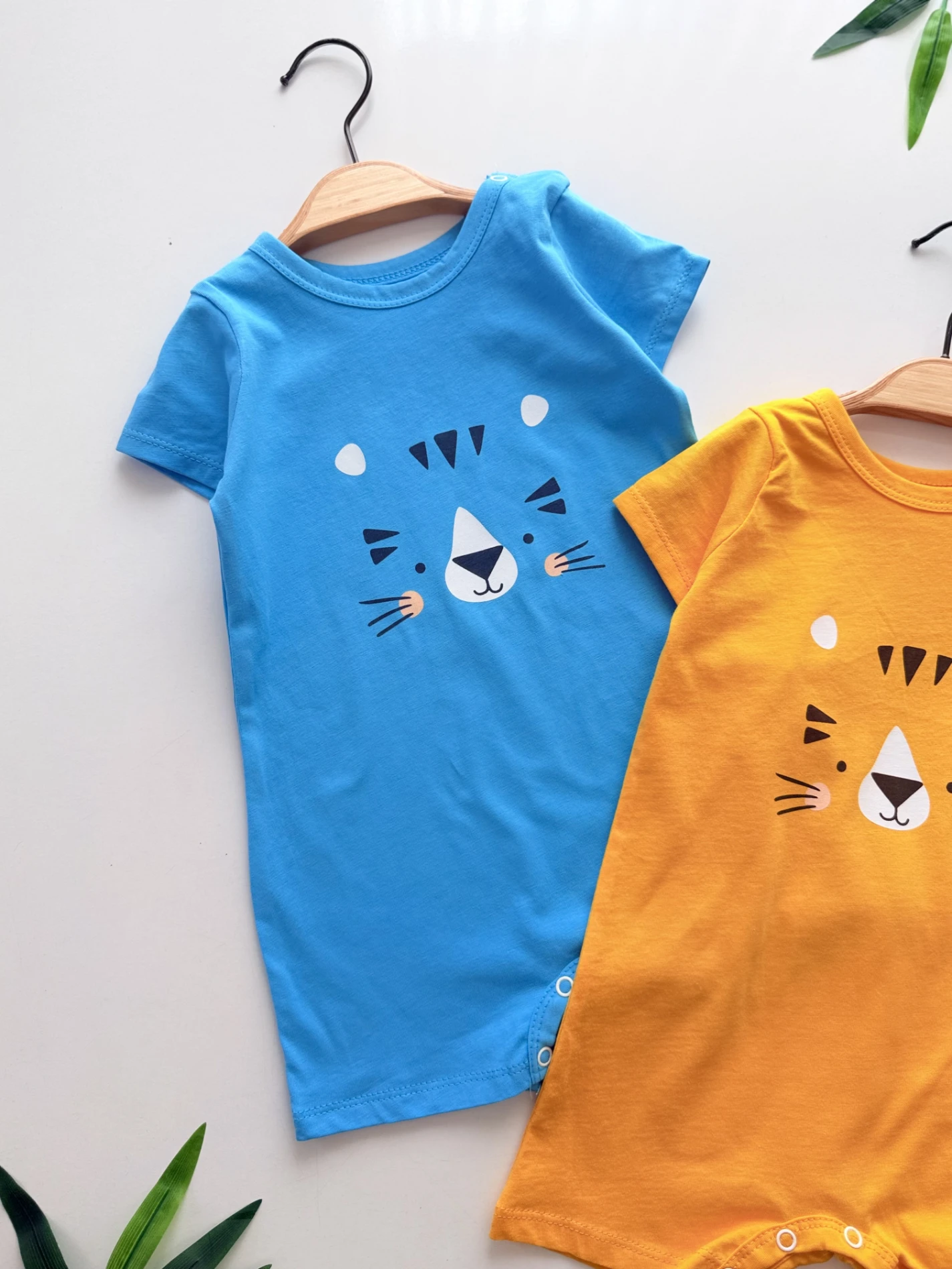 Dino-Roar – Figürlü ve Kabartma Detaylı Bebek Şort Tulum