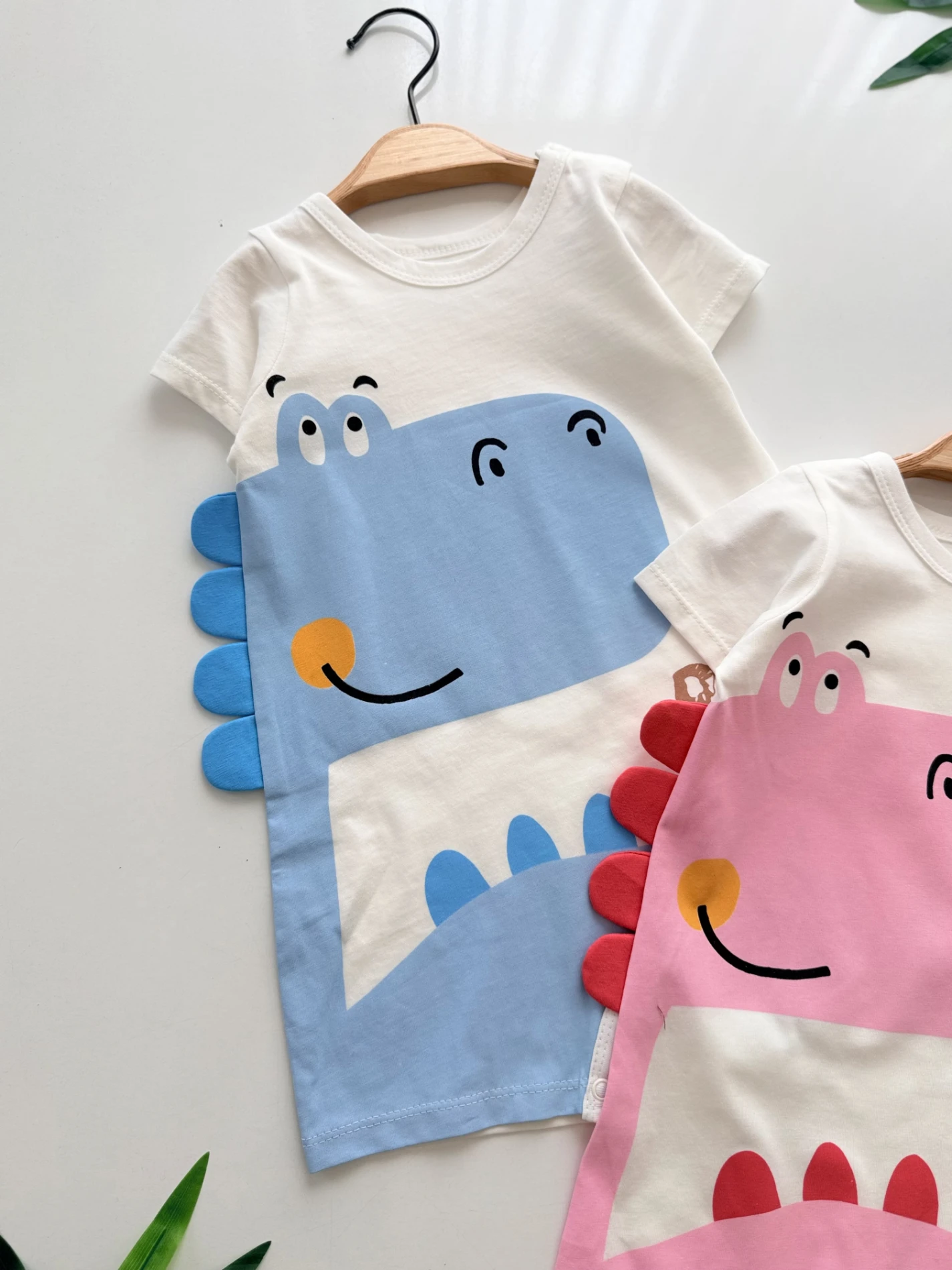 Dino-Roar – Figürlü ve Kabartma Detaylı Bebek Şort Tulum