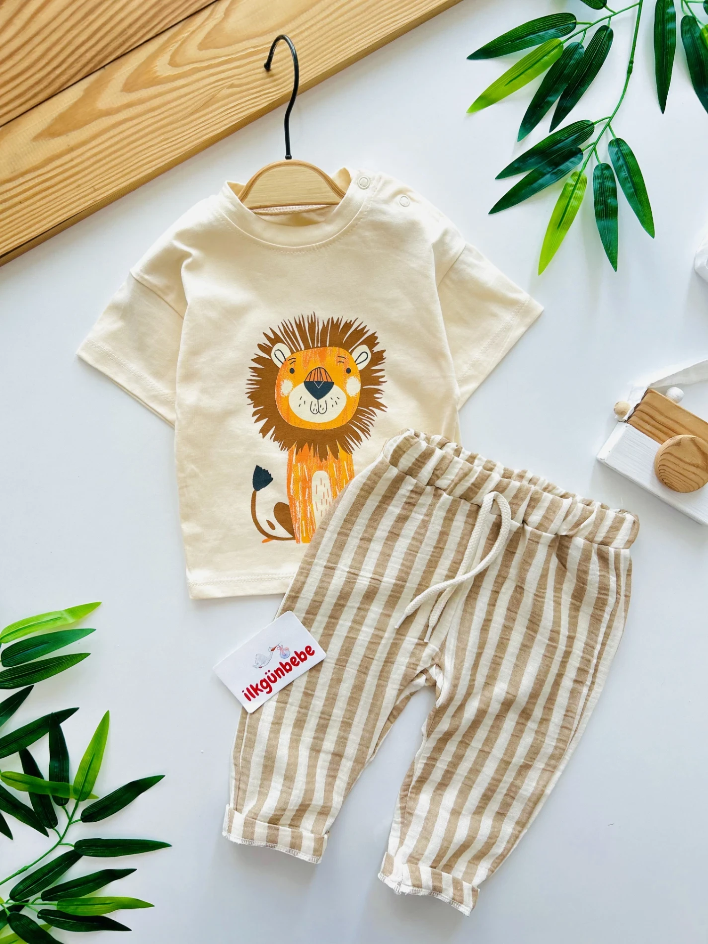 Aslan Figürlü Çizgili Müslin Kumaş 2’li Takım
