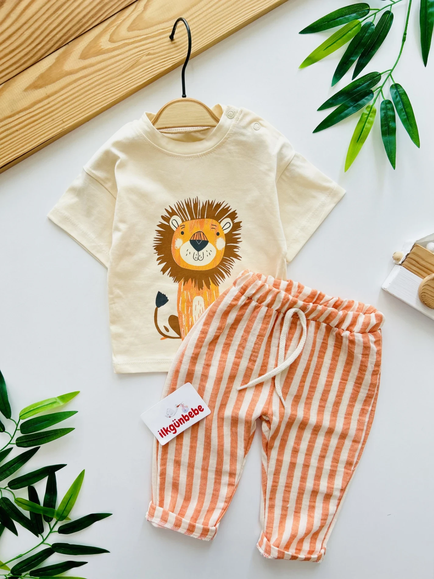 Aslan Figürlü Çizgili Müslin Kumaş 2’li Takım
