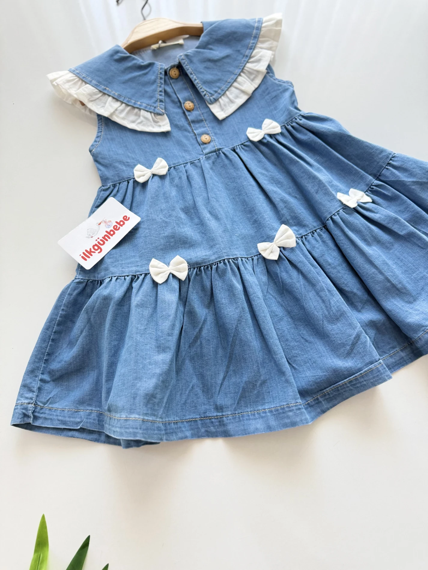 Bebe Yaka Fırfırlı ve Fiyonk Detaylı Denim Elbise