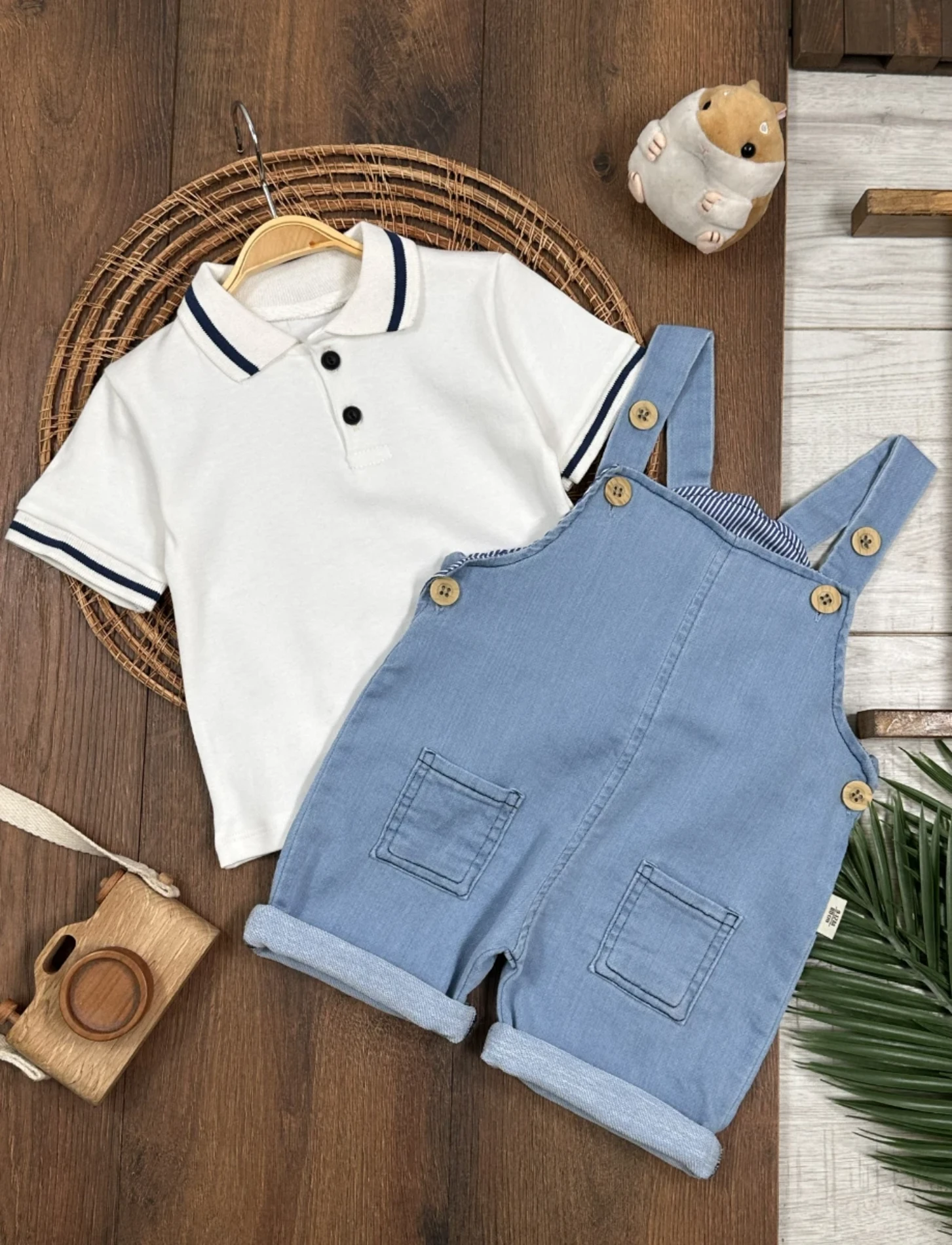 Polo Yaka Tişört ve Denim Kot Salopet Takımı