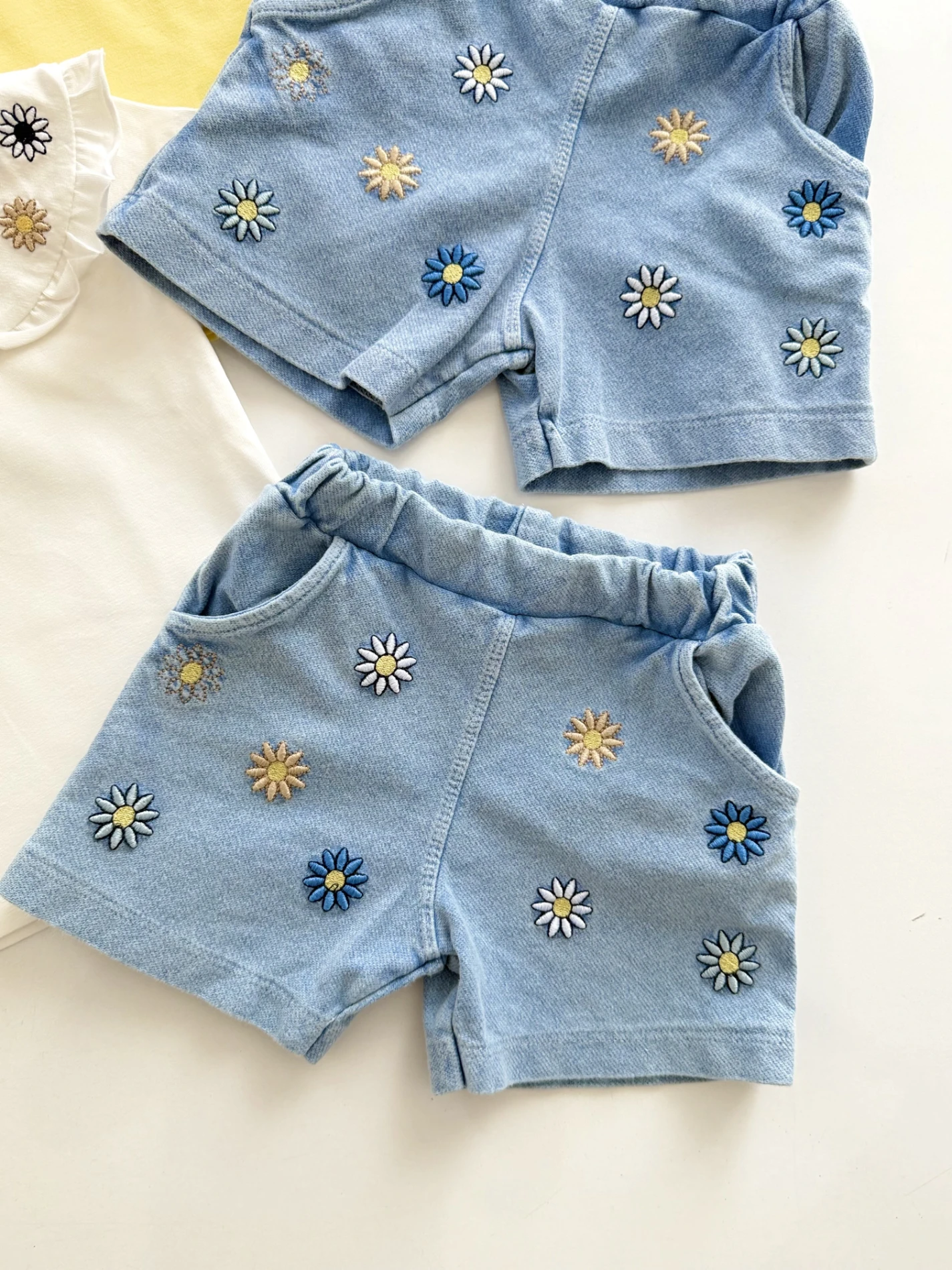 Papatya Nakış Yakalı Kot Şortlu Takım
