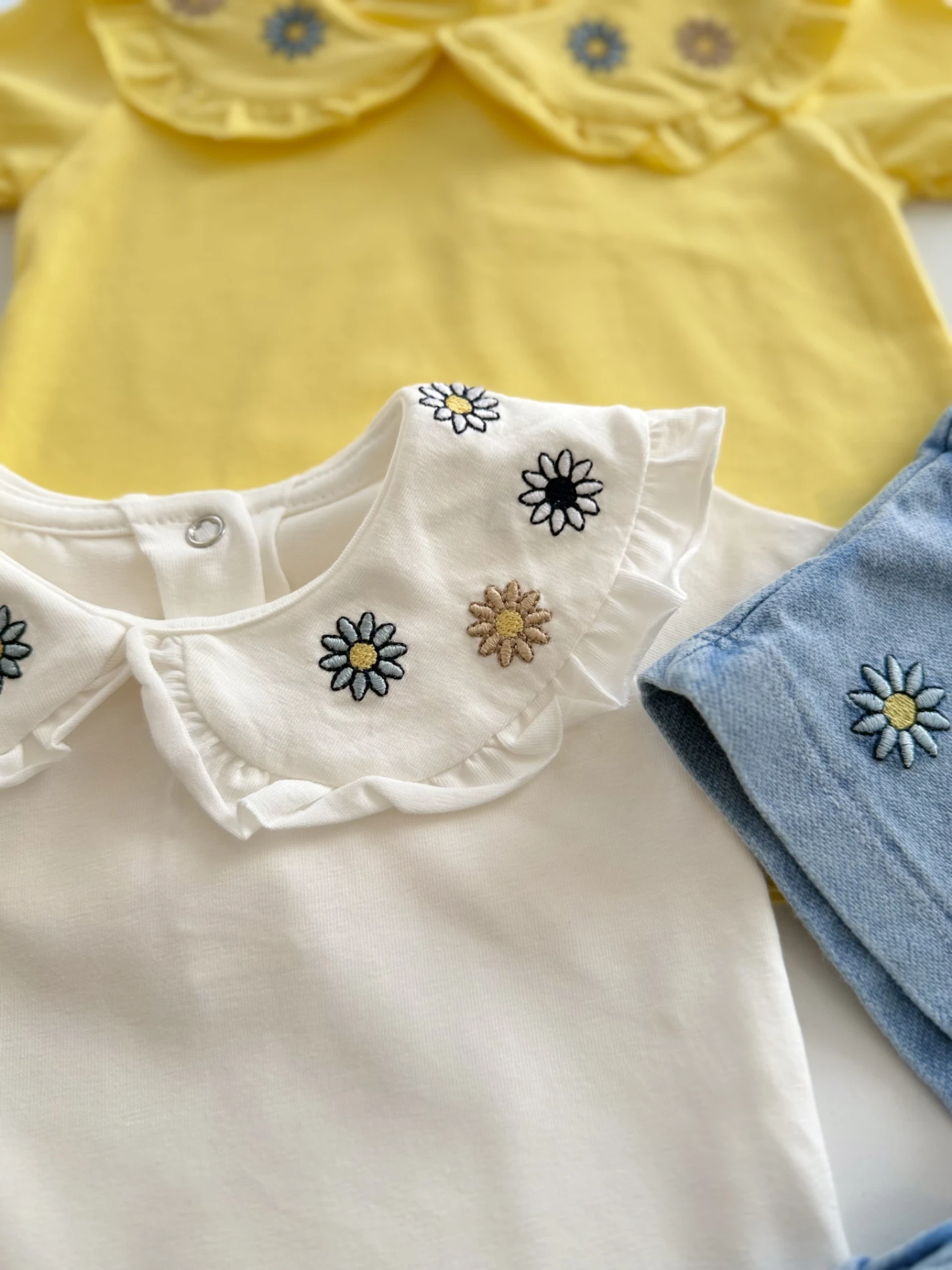 Papatya Nakış Yakalı Kot Şortlu Takım