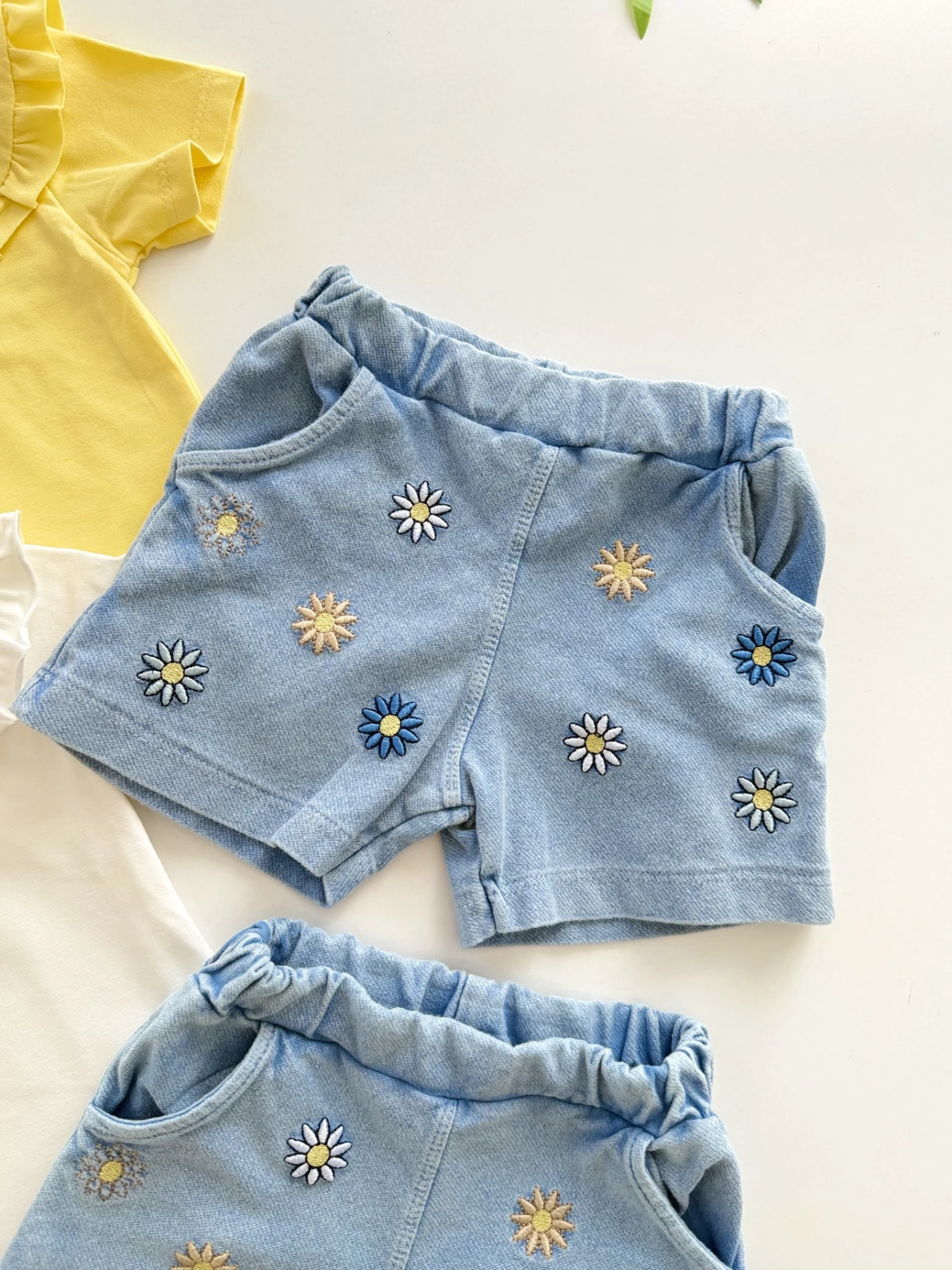 Papatya Nakış Yakalı Kot Şortlu Takım