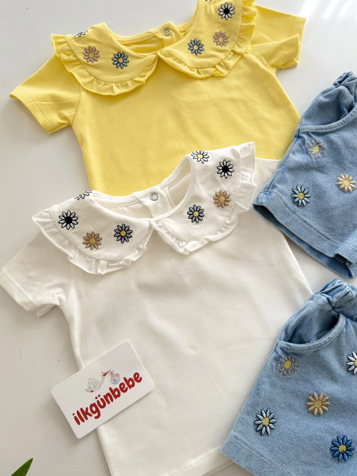 Papatya Nakış Yakalı Kot Şortlu Takım